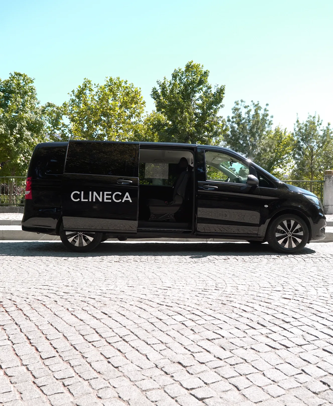Clineca VIP transfer vehicle