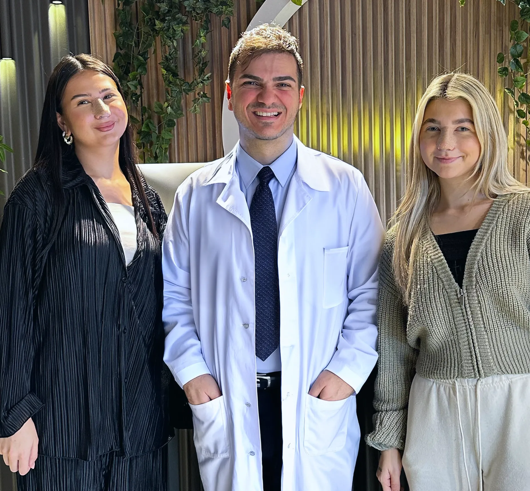 A Clineca patient with her surgeon in Istanbul